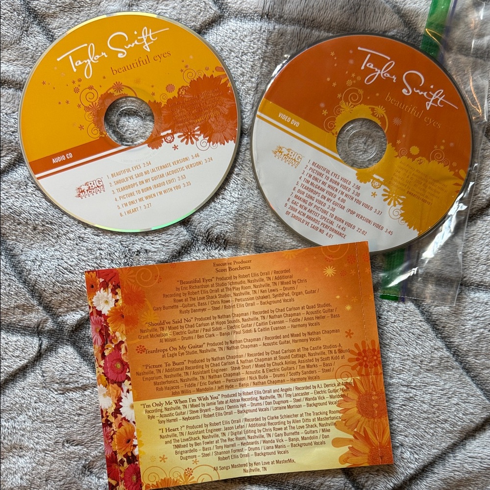 Taylor Swift Beautiful Eyes CD DVD